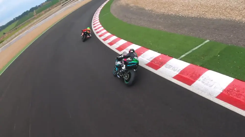Vídeo: Motos en pista