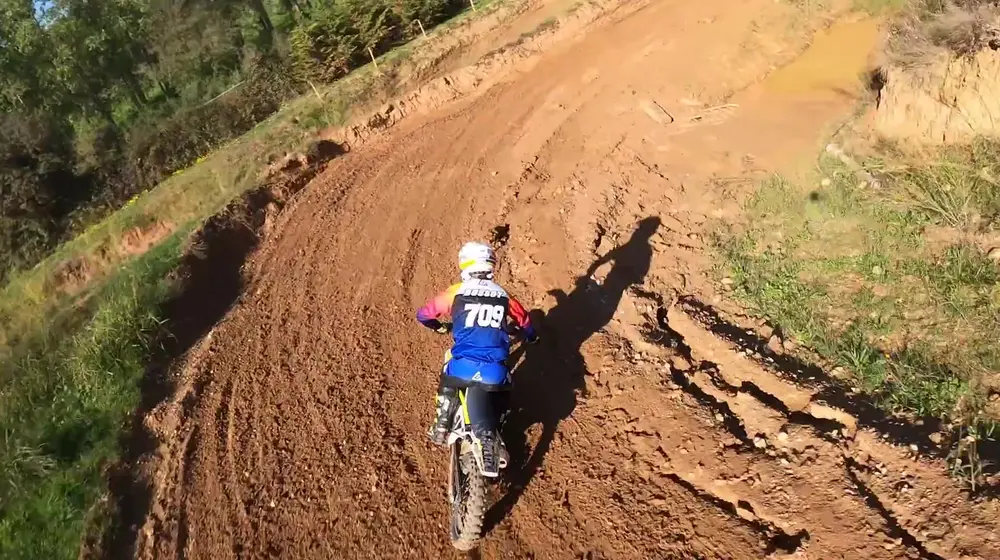 Motocross grabado con un dron FPV
