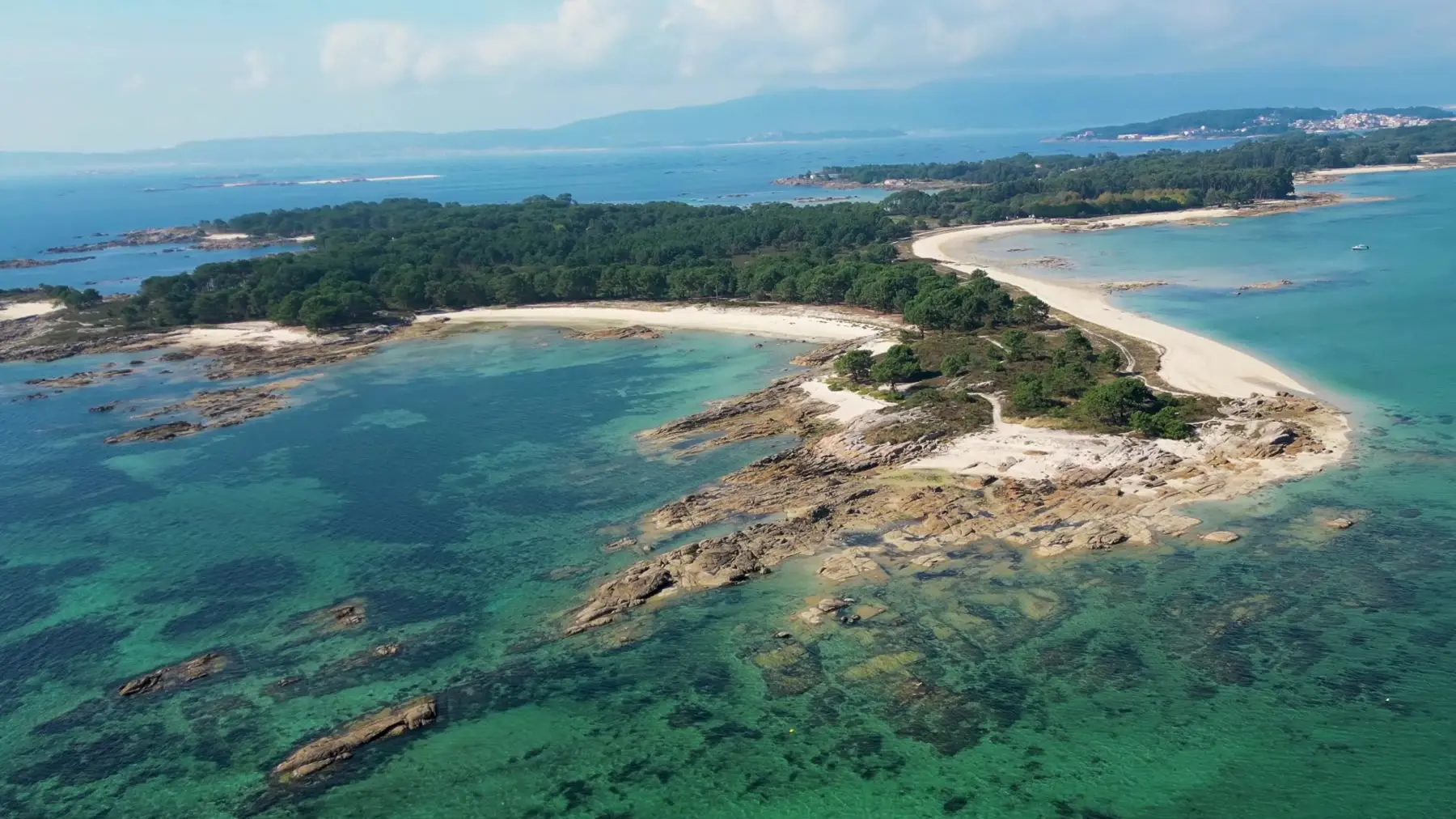 Costa vista desde un dron estabilizado
