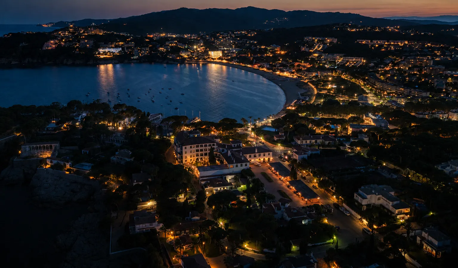 Costa de S'Agaró al atardecer vista desde un dron